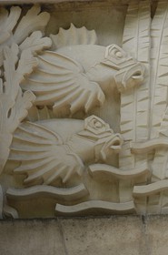 France, Charente-Maritime (17), Royan, une des frises à décor aquatique que l'on trouve sur les porches de l'avenue Aristide Briand