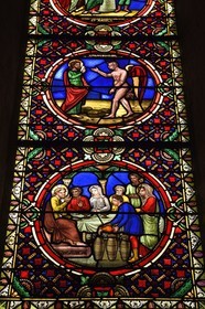 France, Puy-de-Dôme (63), Clermont-Ferrand, basilique Notre-Dame-du-Port de style roman auvergnat, classée Patrimoine Mondial de l'UNESCO au titre des Chemins de Saint-Jacques-de-Compostelle en France, vitrail du XIXe siècle réalisé par Étienne Thévenot qui présente à la manière médiévale des scènes bibliques issues du Nouveau Testament