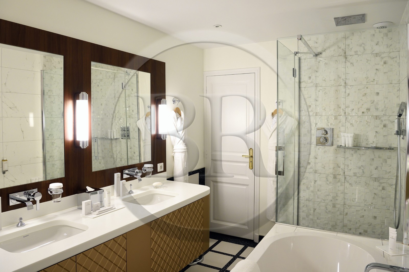 France, Calvados (14), Pays d'Auge, Deauville, l'Hotel Normandy Barriere, la Suite Un Homme Une Femme en hommage au film et à son réalisateur Claude Lelouch, la salle de bain