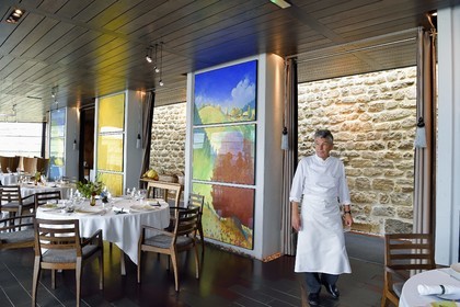 France, Haute-Loire (43), Saint-Bonnet-le-Froid, Restaurant 3 étoiles Régis et Jacques Marcon, le chef cuisinier Jacques Marcon dans la salle