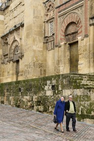 Espagne, Andalousie, Cordoue, centre historique classé Patrimoine Mondial de l'UNESCO, la Mezquita, mosquée-cathédrale, architecture omeyyade de Cordoue, une des portes de l'enceinte