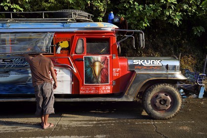 Philippines, province d'Ifugao, ville de Banaue, jeepney (jeep allongée pour le transport de passagers)