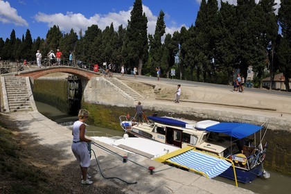 France, Hérault (34), Canal du Midi, classé Patrimoine Mondial de l'UNESCO, Bèziers, les écluses de Fonsérannes ou Fonseranes construites par le fermier de la gabelle et intendant de armées de Louis XIV Pierre-Paul Riquet