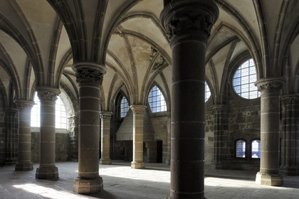 France, Manche (50), l'abbaye du Mont-Saint-Michel, classé Patrimoine Mondial de l'UNESCO, la Merveille, salle dite des Chevaliers sous le cloître