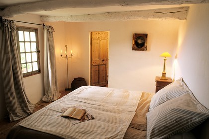 France, Hautes-Alpes (05), Pays du Buëch, région d'Orpierre, Chevalet le Haut, la maison d'hôtes le Mas Rome de Roger Gutierrez