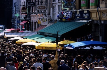 France, Nord (59), Lille, la foule se presse dans la rue Rihour à l' occasion de la Braderie de Lille
