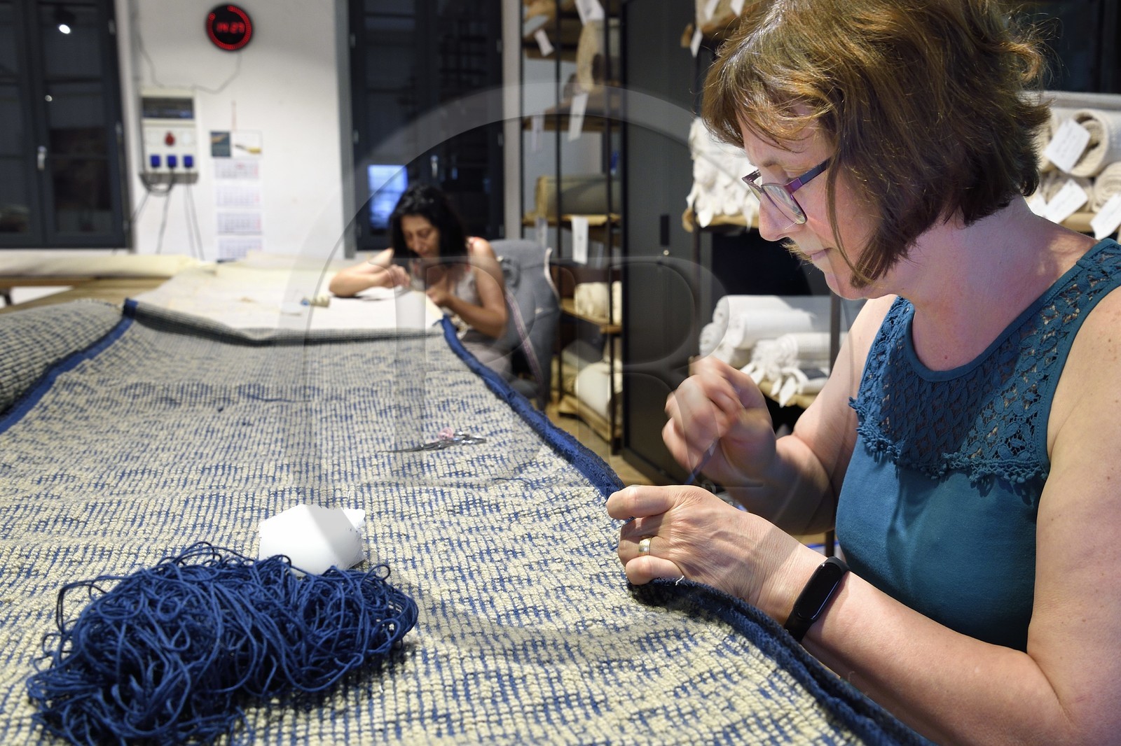 France, Var (83), Presqu'Ile de Saint-Tropez, Cogolin, la Manufacture Cogolin fabrique des tapis depuis 1924, chaque lé est tissé individuellement et assemblé aux autres à la main