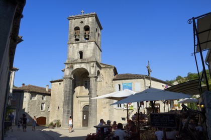 France, Ardèche (07), Gorges de l'Ardèche, Labeaume, place du village et église de Saint-Pierre aux liens du XIVe siècle