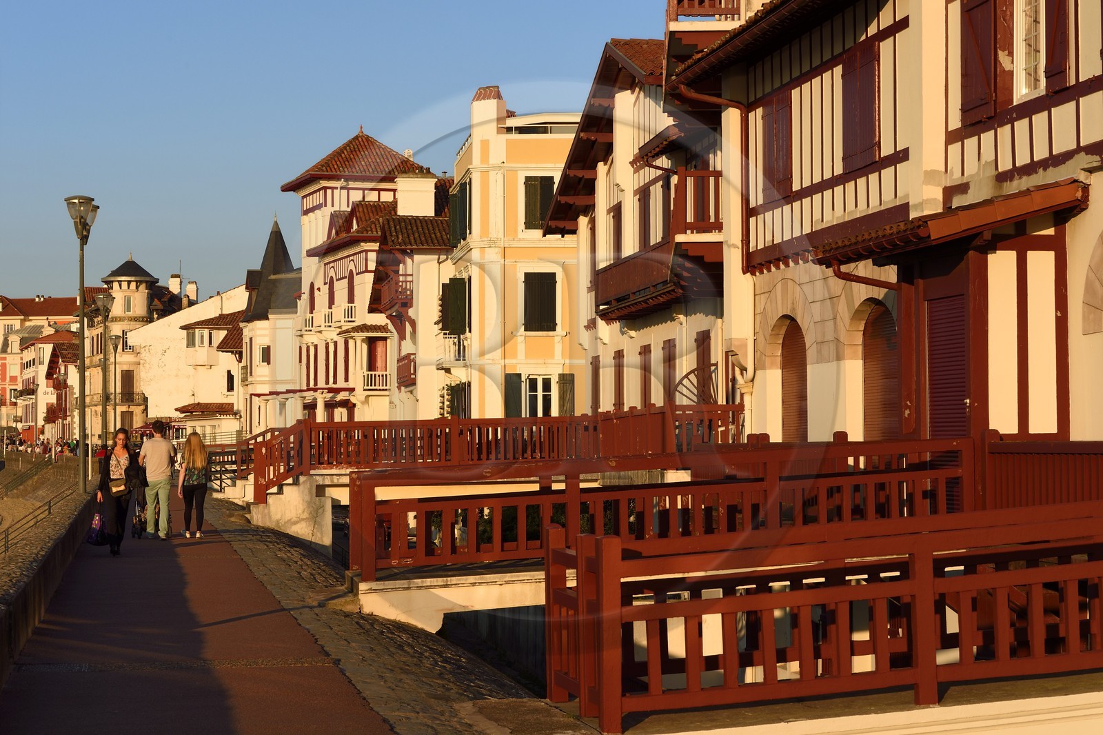 France, Pyrénées-Atlantiques (64), Pays-Basque, Saint-Jean-de-Luz, les villas du front de mer