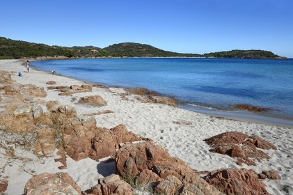 France, Corse-du-Sud (2A), Réserve Naturelle des Bouches de Bonifacio, baie et plage de Rondinara