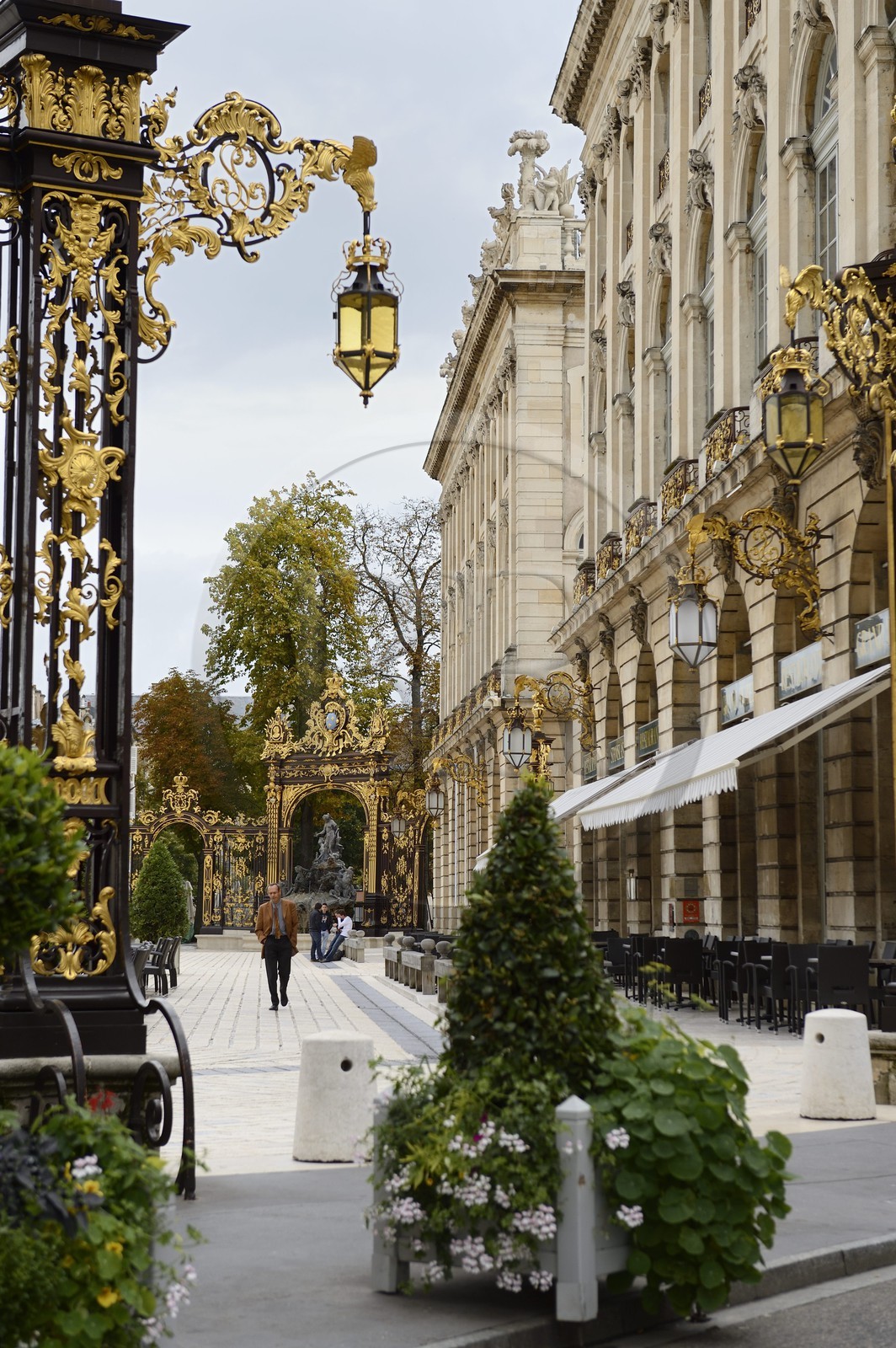 France, Meurthe-et-Moselle (54), Nancy, place Stanislas (ancienne Place Royale) construite par Stanislas Leszczynski, roi de Pologne et dernier duc de Lorraine au XVIIIe siècle, classée Patrimoine Mondial de l'UNESCO, ferronneries de Jean Lamour