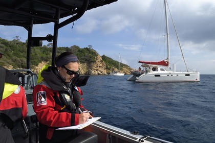 France, Var (83), Iles d'Hyères, Parc national de Port Cros, Ile de Port-Cros, Gaëlle Urvoy, garde monitrice du parc national de Port-Cros en tournée de surveillance