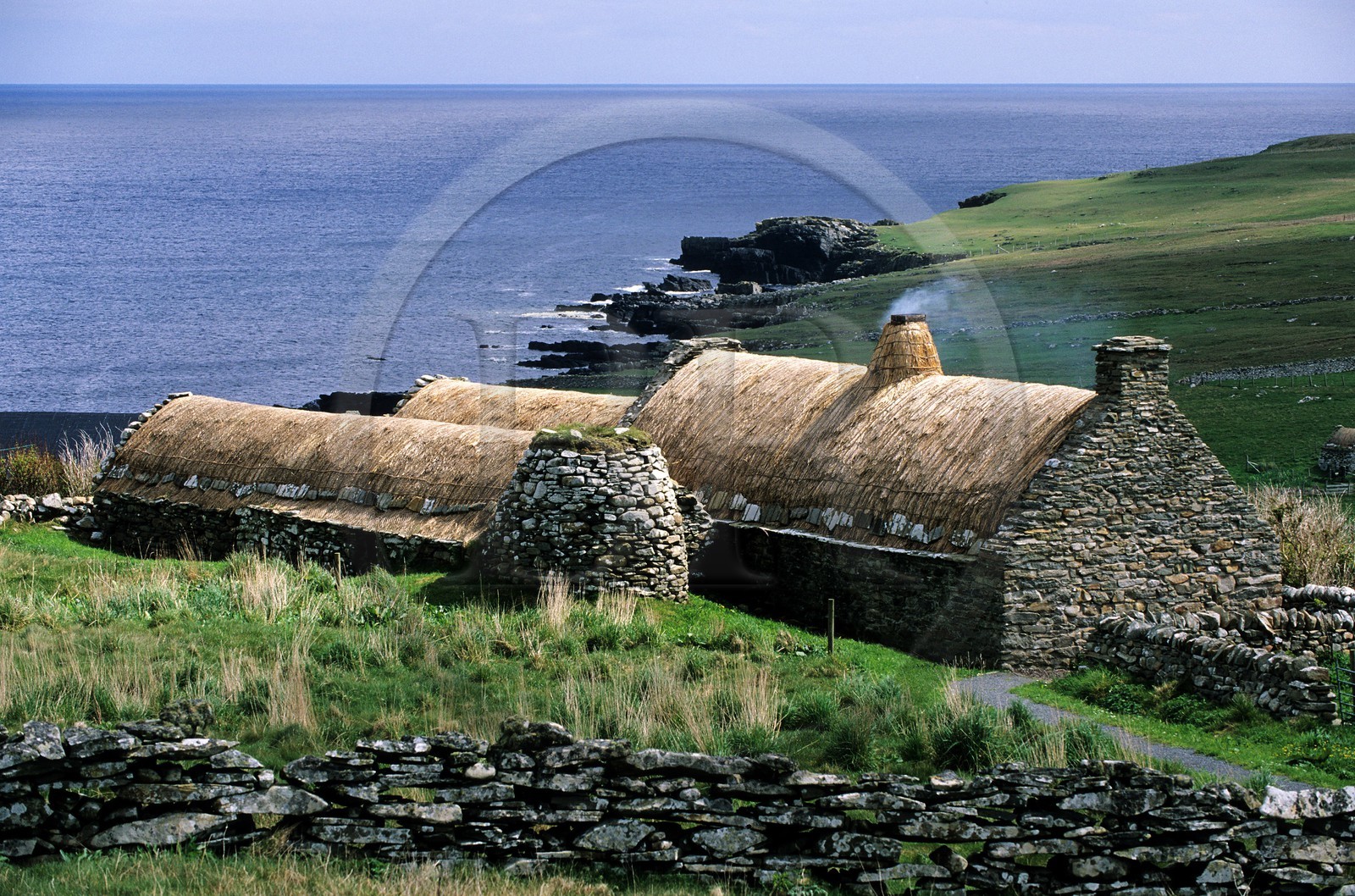 Royaume-Uni, Ecosse, les Shetland, Sud du Mainland, Croft house museum, petite ferme traditionnelle à toit de chaume