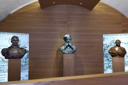 France, Var (83), Saint-Tropez, citadelle du XVIe siècle, musée d'Histoire maritime tropézienne, trois grands marins originaires de Saint-Tropez, Hippolyte Bouchard (1780 - 1837), Jean-François Allard (général) (1785 - 1839), et Pierre-André de Suffren (1729-1788)