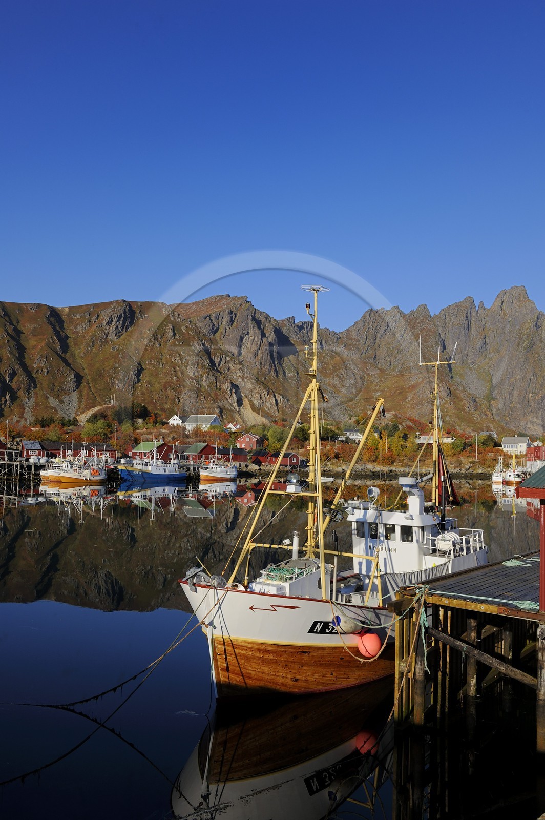Norvège, Nordland, Iles Lofoten, port de pêche de Ballstad dans l'île de Vestvagoy
