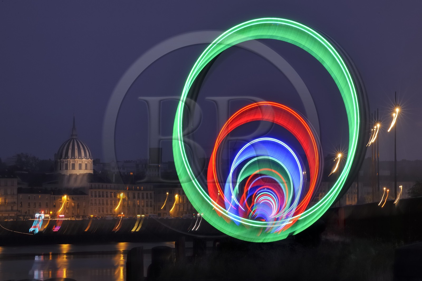 France, Loire-Atlantique (44), Nantes, l'Ile de Nantes, les anneaux de Buren sur les quais de Loire