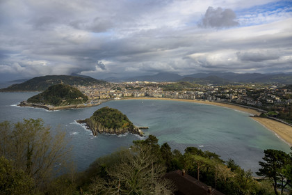 Espagne, province du Guipuscoa (Gipuzkoa), Saint-Sébastien (Donostia), la baie de la Concha et la ville vue depuis le mont Igeldo