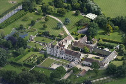 Royaume-Uni, Angleterre, Dorset, region de Weymouth, Poxwell Manor a été le siège de la famille Henning et a été construit en 1613 (vue aérienne)