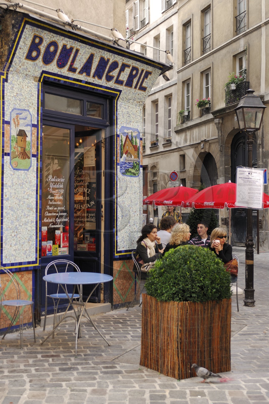 France, Paris (75), la rue des Rosiers dans le quartier juif, le boulanger-traiteur Florence Finkelsztajn