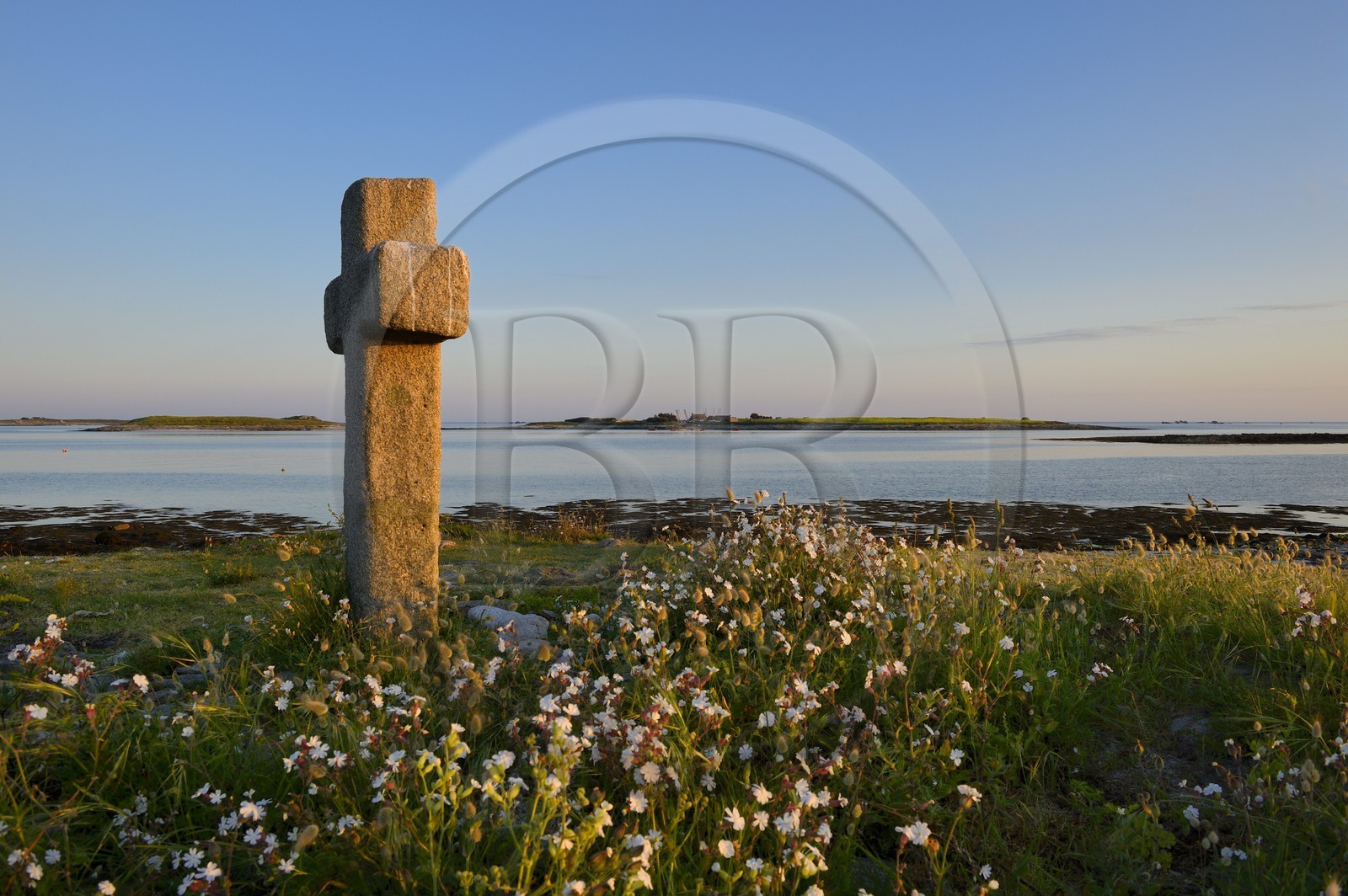 France, Finistère (29), La Foret Fouesnant, archipel des Glénan, Ile Saint-Nicolas, il n'y a pas de chapelle sur l'île mais une simple croix