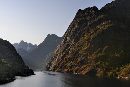 Norvège, Nordland, Iles Lofoten, le très etroit fjord Trollfjord en bordure du Raftsundet