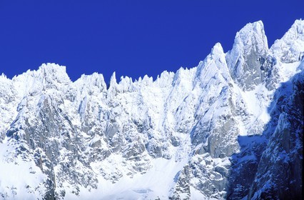 France, Haute-Savoie (74), vallée de Chamonix, massif du Mont Blanc, l' Aiguille du dru au sommet de l' Aiguille verte et la Mer de glace dans la Vallée Blanche