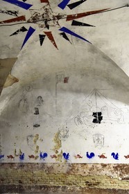 France, Haut-Rhin (68), Neuf-Brisach, Musée d'Art Urbain et de Street Art (MAUSA) hébergé dans une ancienne casemate de la citadelle de Vauban classée Patrimoine Mondial de l'UNESCO, les dessins, écritures et pochois de cette salle ont été réalisés en 1945 par des scouts venus se réfugier lors des bombardements