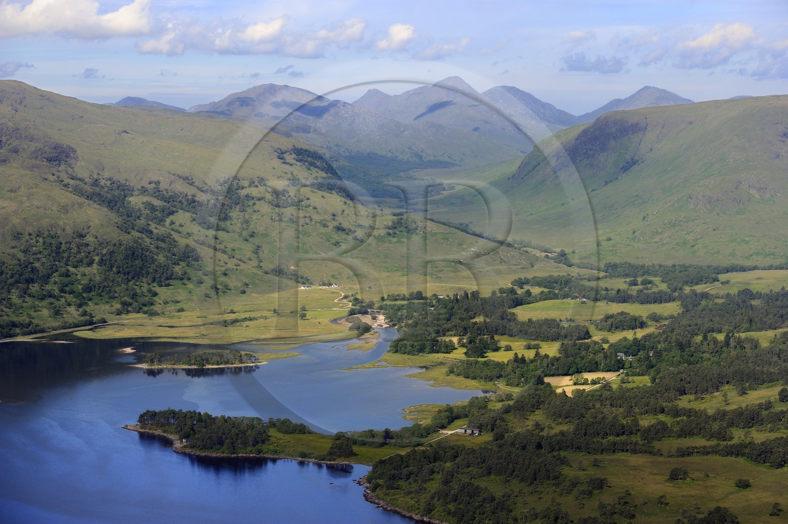 Royaume-Uni, Ecosse, Highland, Loch Linnhe et la vallée du Glen Scaddle (vue aérienne)