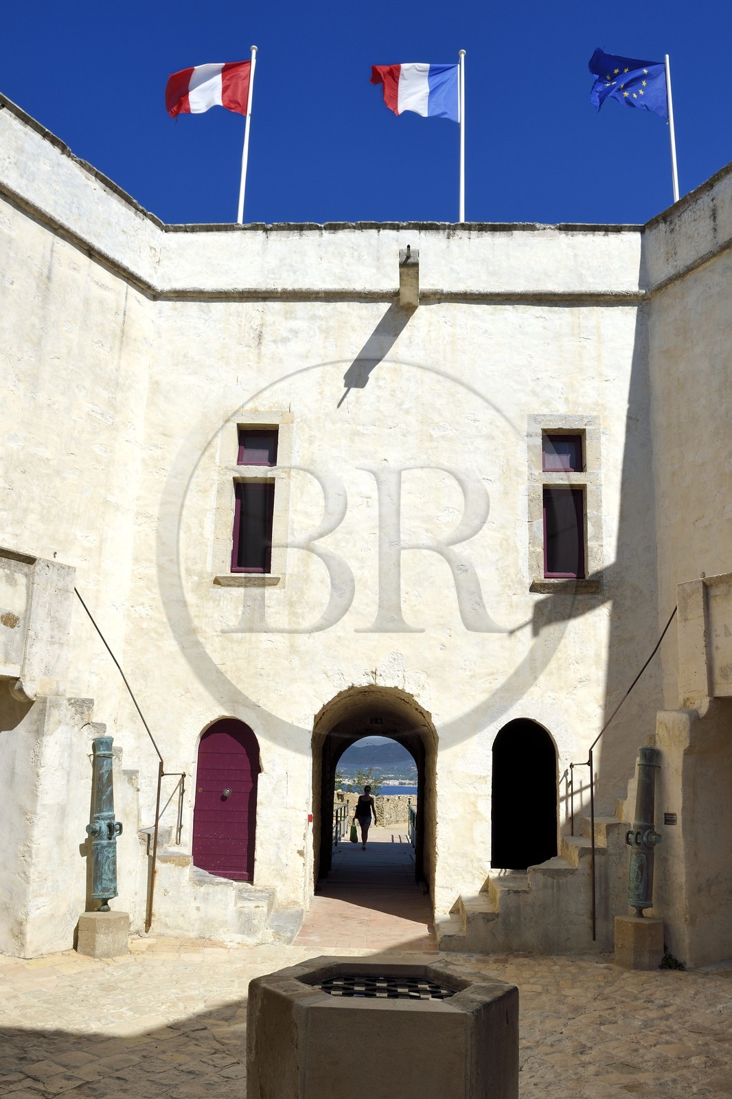 France, Var (83), Saint-Tropez, citadelle du XVIe siècle, cour du donjon