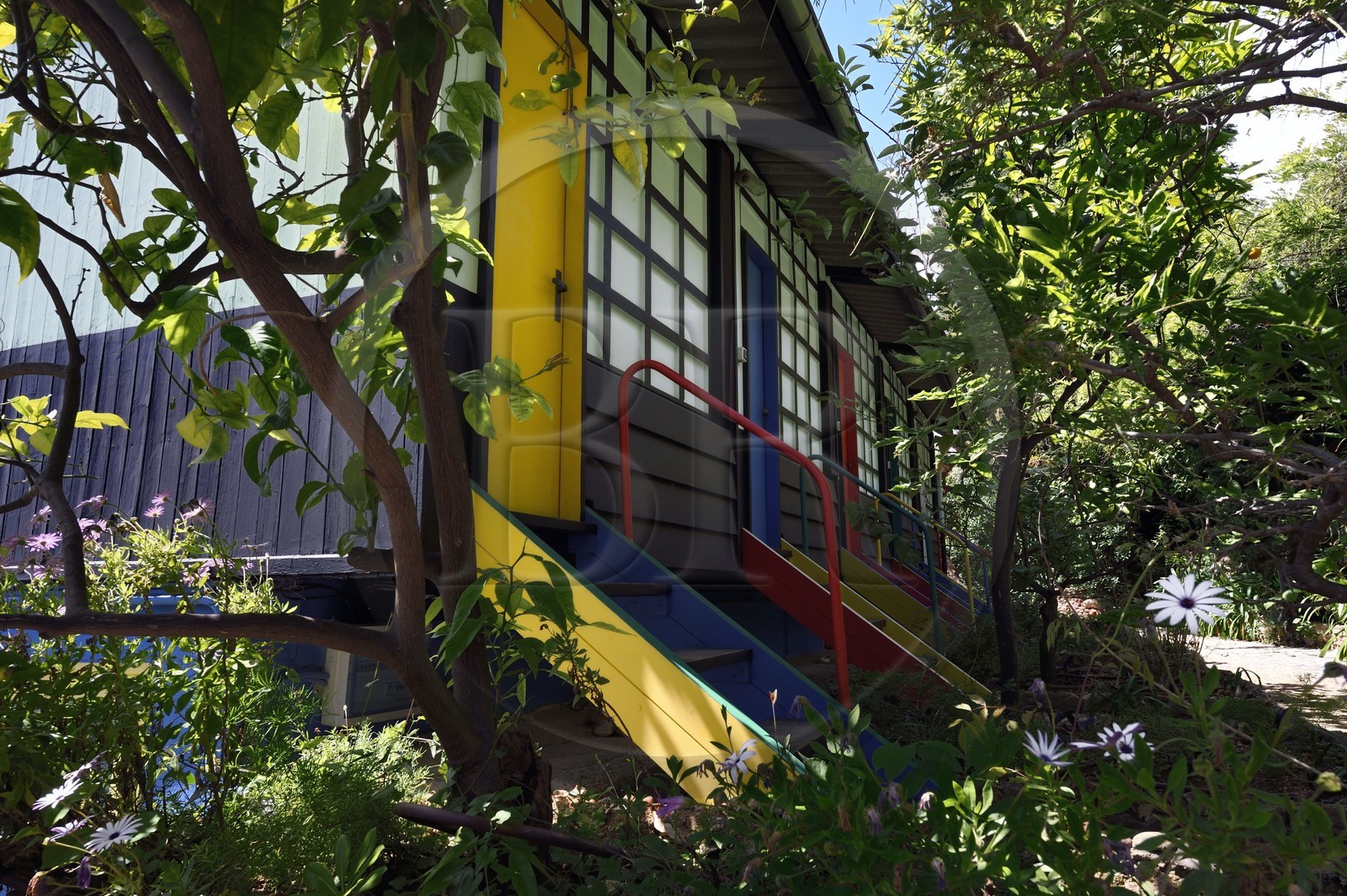 France, Alpes Maritimes (06), Roquebrune-Cap-Martin, Cap Martin, oeuvre architecturale de Le Corbusier, classée Patrimoine Mondial de l'UNESCO, ancien restaurant et bar l’Etoile de Mer de Thomas Rebutato, les unités de Camping conçues par Le Corbusier (Demande d'autorisation nécessaire avant publication)