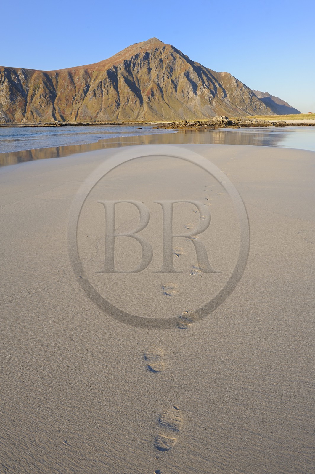 Norvège, Nordland, Iles Lofoten, Ile de Flakstadoy, plage de sable blanc de Ramberg