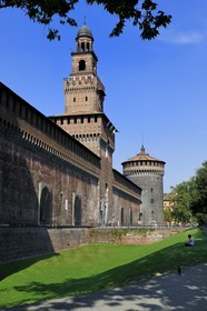 Italie, Lombardie, Milan, le Castello Sforzesco (château des Sforza), construit au XVe siècle par le duc de Milan Francesco Sforza, Torre del Filarete, la tour de l'architecte Antonio di Pietro Averlino (ou Averulino) dit le Filarète
