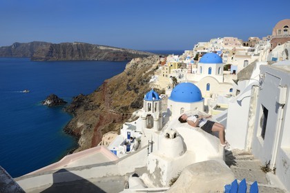 Grèce, Les Cyclades, mer Égée, île de Santorin (Thira ou Théra), le village de Oia qui surplombe la Caldera