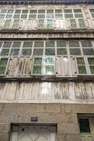 France, Ille-et-Vilaine (35), Côte d'Emeraude, Saint-Malo intra-muros, maison d'armateur début XVIIème siècle à facade de bois et de verre au n°5 de la rue du Pélicot