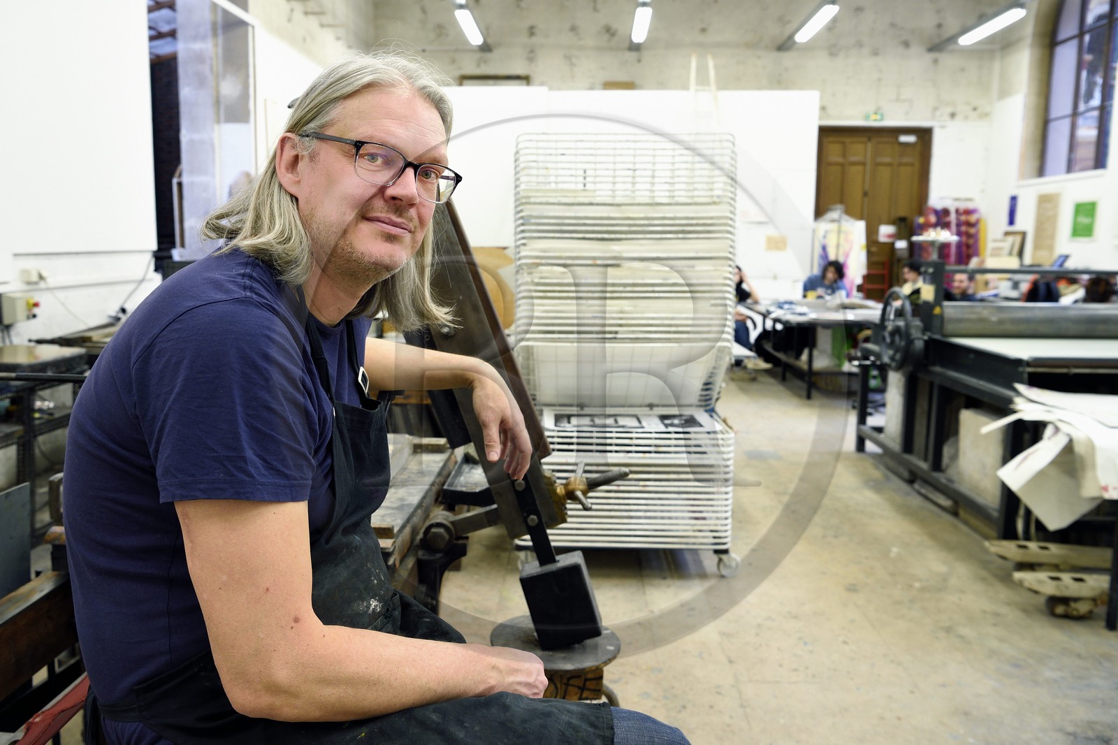 France, Paris (75), quartier de Saint-Germain-des-Prés, Ecole nationale supérieure des Beaux-Arts, département impression-multiples dans le Palais des Etudes, le professeur Wernher Bouwens