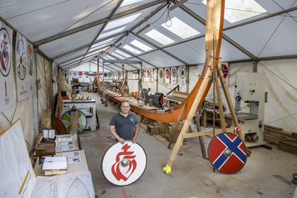 France, Vendée (85), L'Ile d'Olonne vers Les-Sables-d'Olonne, chantier Drakkar de Vendée qui est une reproduction du Drakkar de Gokstad, son créateur et président de l'association Philippe Renaudet