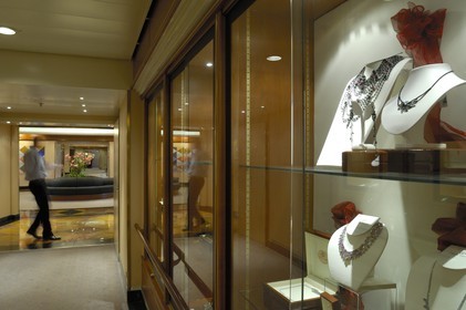 Italie, croisière à bord du Silvershadow de la compagnie Silversea, boutique de luxe