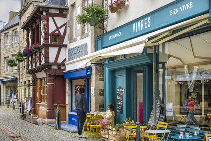 France, Côtes d'Armor (22), Paimpol, la Maison Jézéquel rue des Huit Patriotes, maison à pans de bois à boutique du XVème siècle