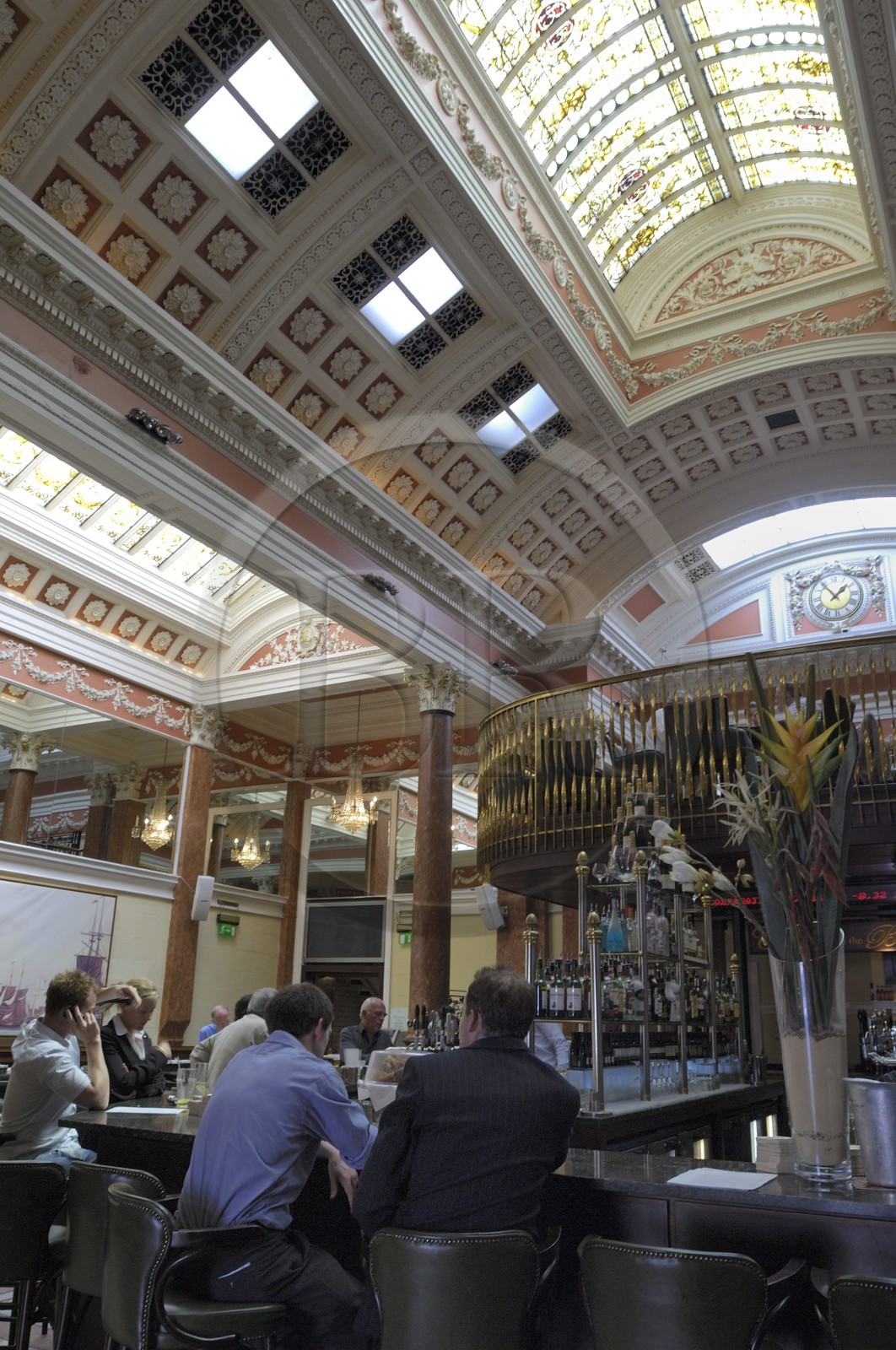 Irlande, Dublin, pub installé dans une ancienne banque vers Temple Bar
