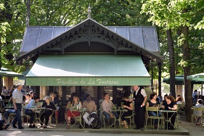 France, Paris (75), les jardin du Luxembourg, terrasse du café Pavillon de la Fontaine dans le parc