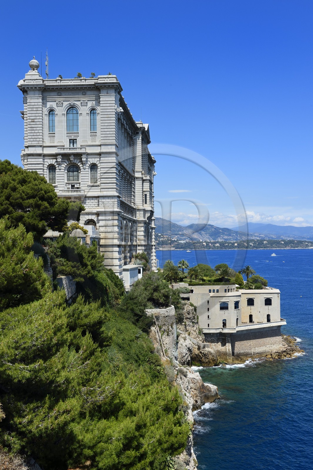 Principauté de Monaco, Monaco, le musée océanographique sur le Rocher depuis le Jardin Saint Martin