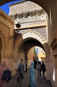 Maroc, Haut-Atlas, Marrakech, ville impériale, Médina classée Patrimoine Mondial de l'UNESCO, entrée de la Medersa Ali Ben Youssef (école coranique)