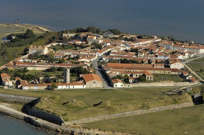 France, Charente-Maritime (17), Ile d'Aix, le bourg (vue aérienne)
