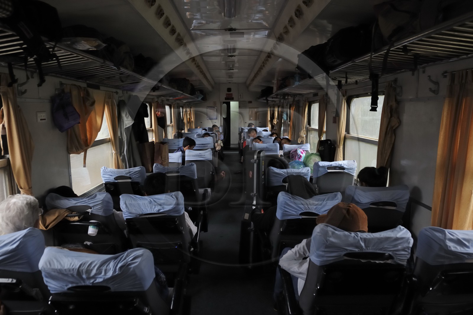 Vietnam, train de jour de Lao Cai à Hanoï, classe assis mou climatisé