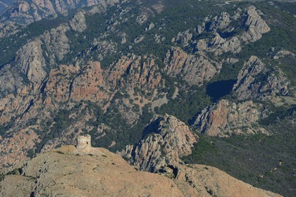 France, Corse-du-Sud (2A), Golfe de Porto, classé Patrimoine Mondial de l'UNESCO, le Capo Rosso et la Tour Génoise de Turghiu (Turghio) en arrière plan (vue aérienne)