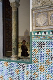 Espagne, Andalousie, Séville, Alcazar de Séville (Reales Alcazares de Sevilla), classé Patrimoine Mondial de l'UNESCO, zelliges de la Cour des Demoiselles (Patio de las Doncellas)