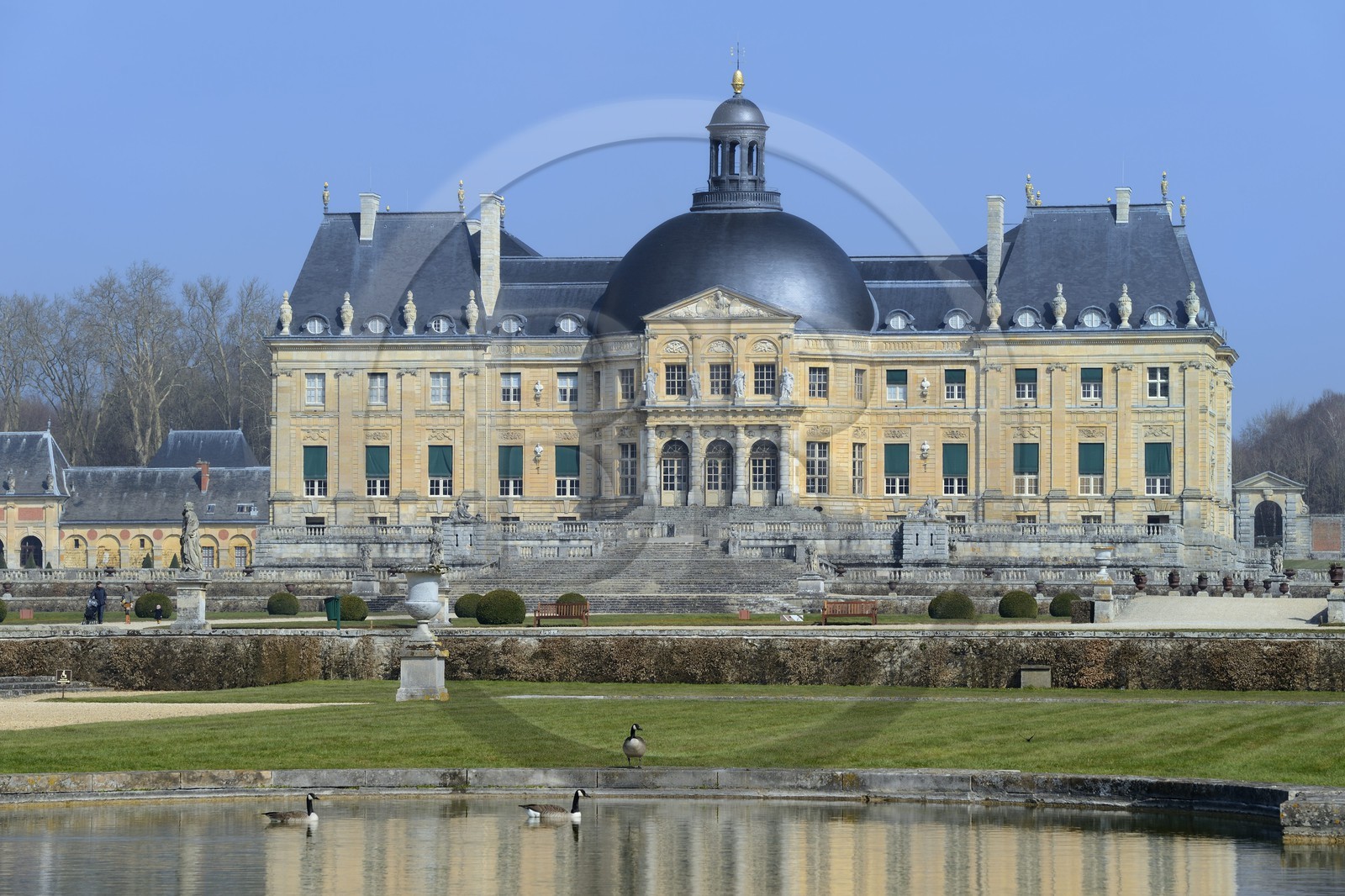 France, Seine-et-Marne (77), Maincy, le château de Vaux-le-Vicomte, façade sud du château et les jardins à la française dessinés par Le Nôtre