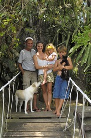 Brésil, Etat de Rio de Janeiro, Paraty, Ile Catimbau, la famille de Maria Irène Campers qui vit sur l'Ile Catimbau