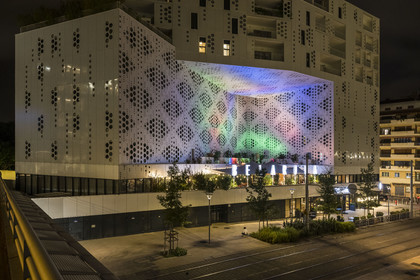 France, Hérault (34), Montpellier, immeuble le Belaroïa regroupant un hotel 4 étoiles le Golden Tulip, un hotel 3 étoiles le Campanile, un restaurant bistronomique Chez Delagare, un bar à cocktail Nectar Cocktail Club, un business center et des appartements privés