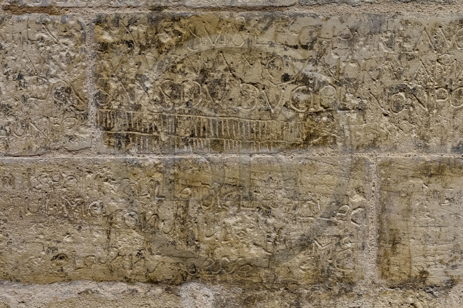 France, Charente-Maritime (17), Saintonge, Marennes-Hiers-Brouage, citadelle de Brouage, labellisé Les Plus Beaux Villages de France, graffitis de prisonniers dans l'ancienne forge devenue prison